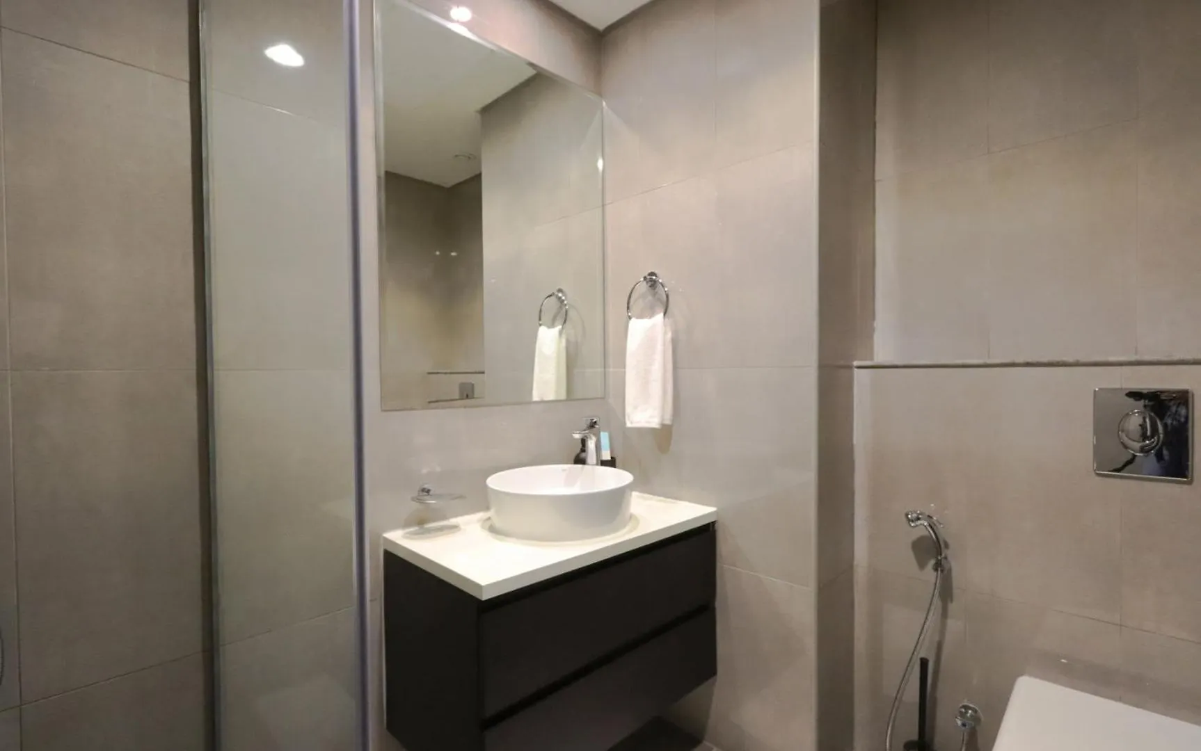 Livbnb Suites - Modern 1 Bed In Merano Tower Dubai 0*,  Förenade Arabemiraten