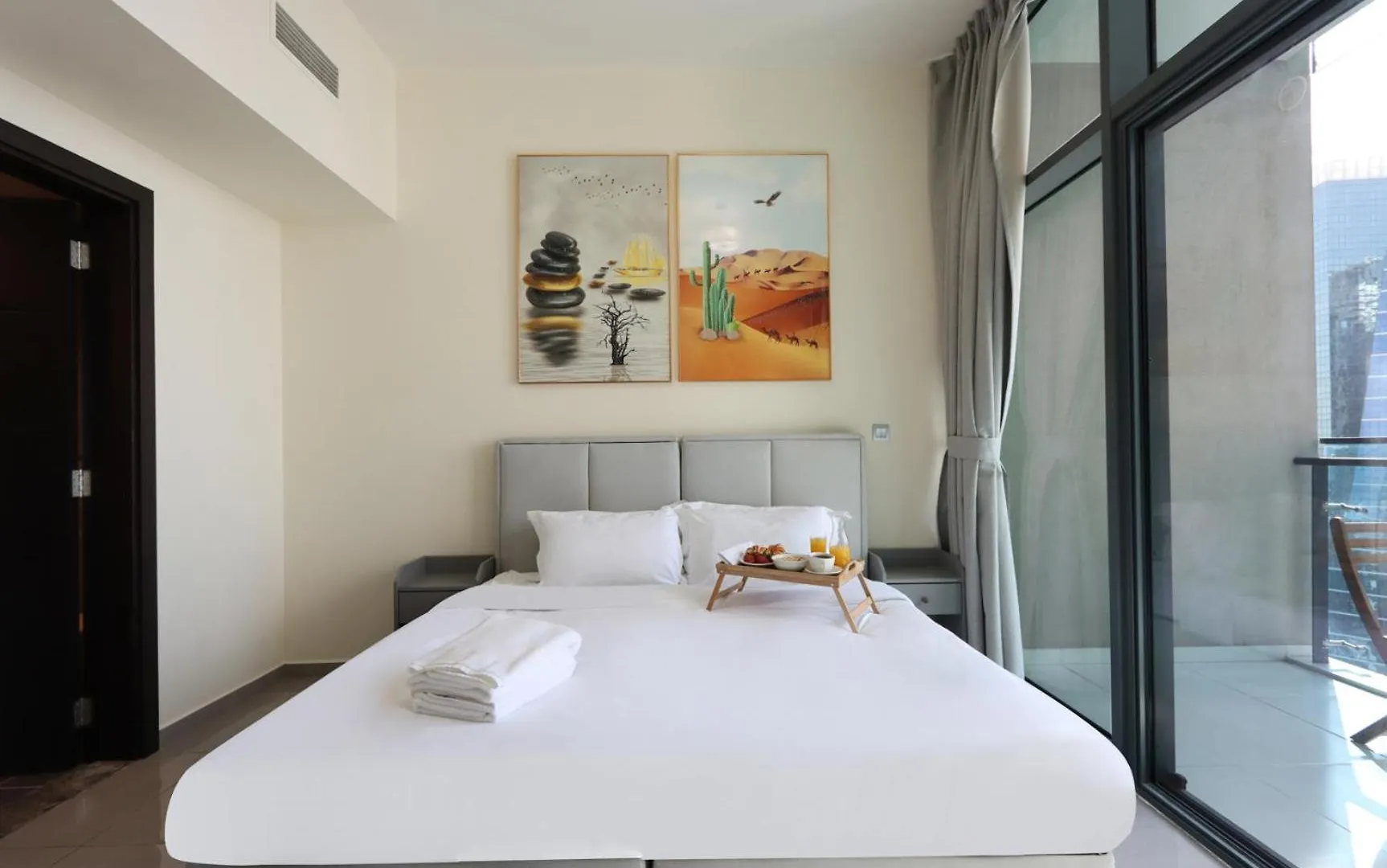 Livbnb Suites - Modern 1 Bed In Merano Tower Dubai Lägenhet
